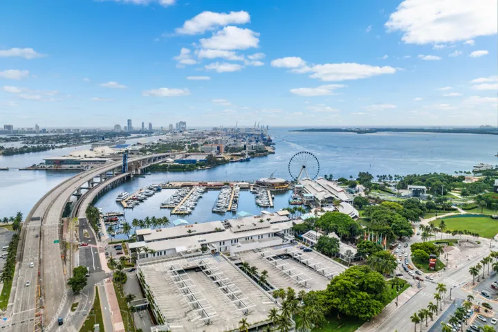 056-601Northeast1stAvenue-Miami-FL-33132
