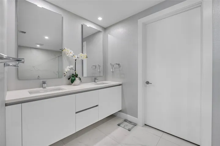 Primary Bath w/ double vanities