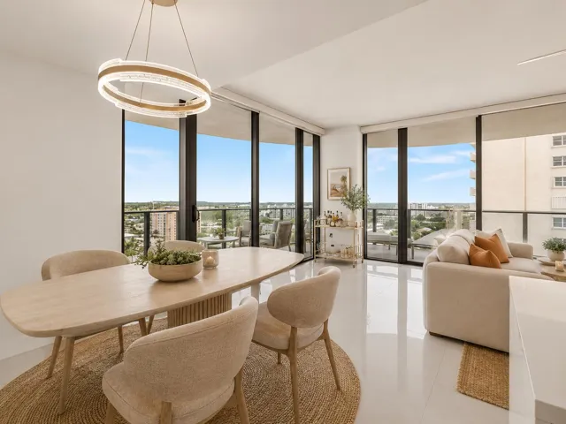 Dining w/City Views