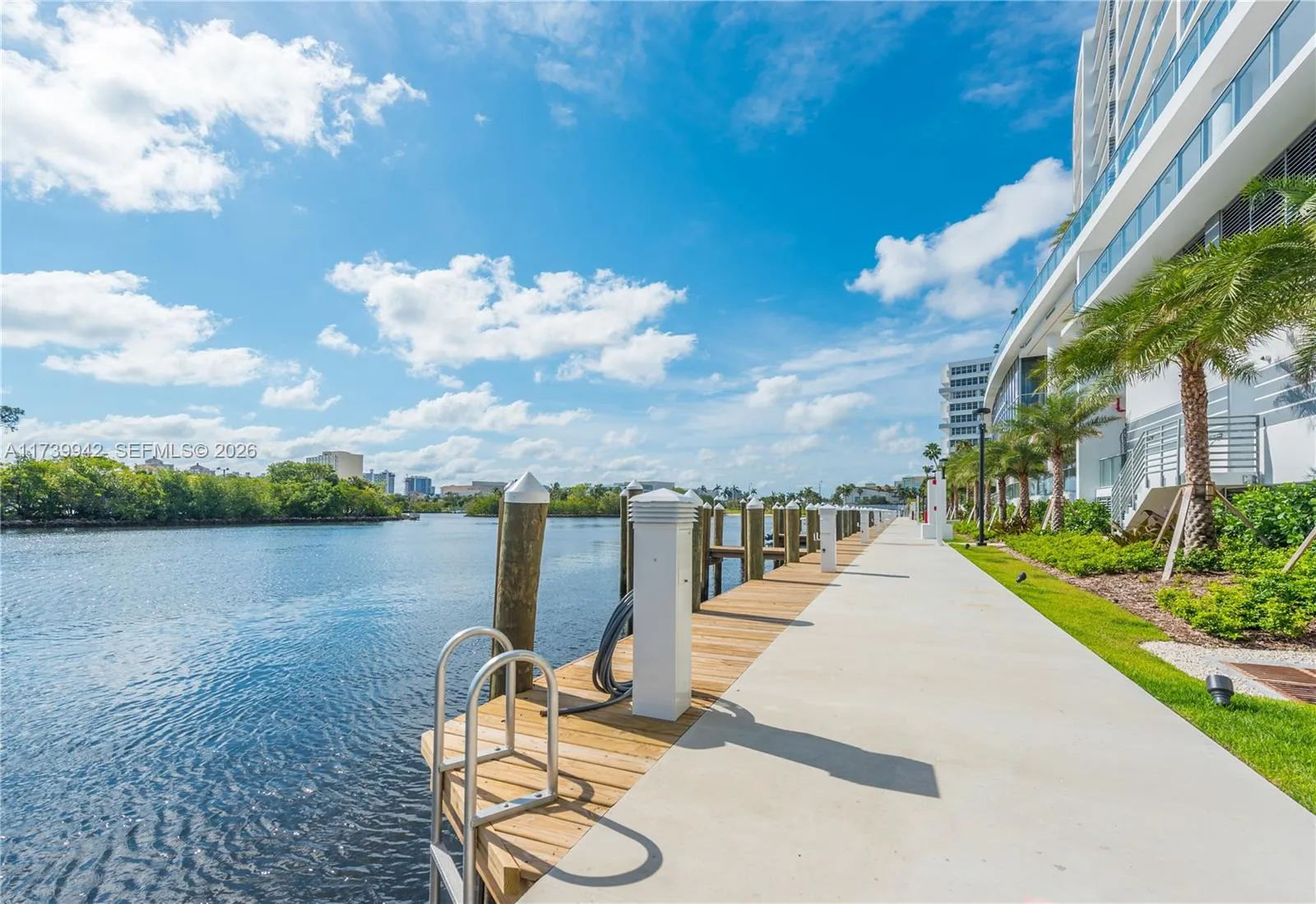 400' of Waterfront