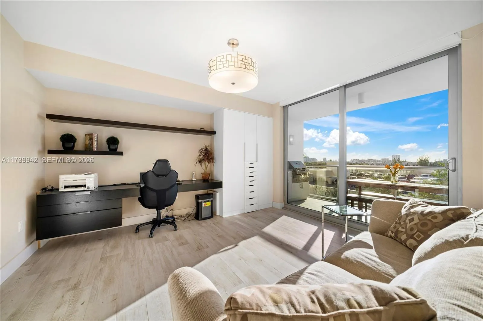 2nd Bedroom with Full En Suite Bathroom