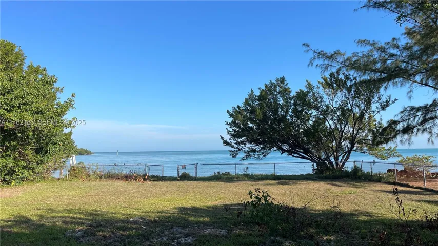 100' Bayfront frontage