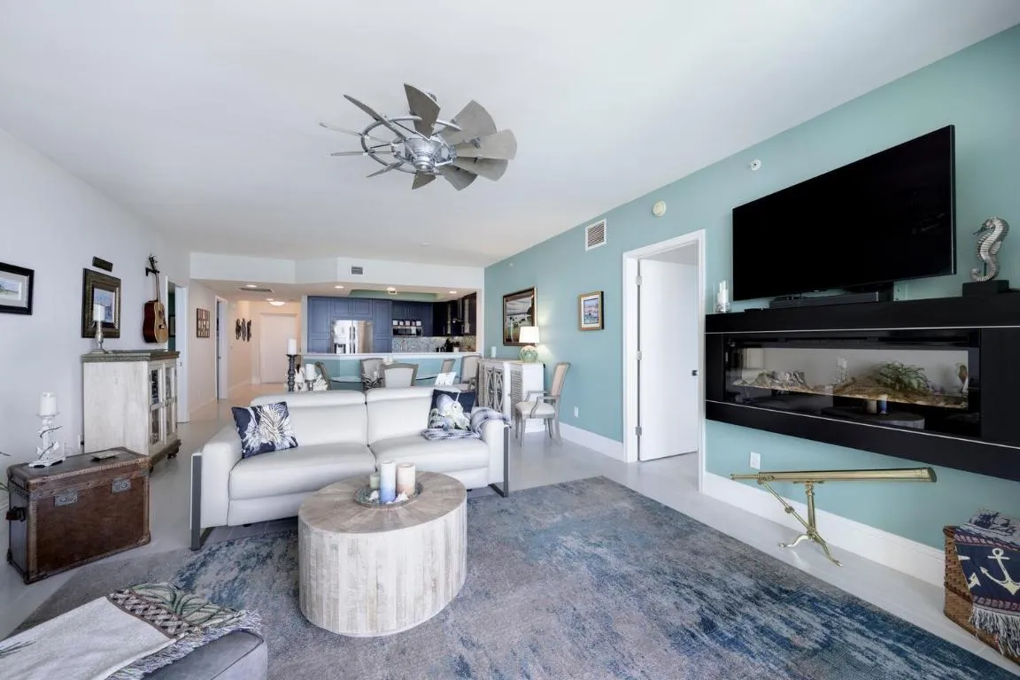2650 Lake Shore Dr Unit 1602-large-022-0