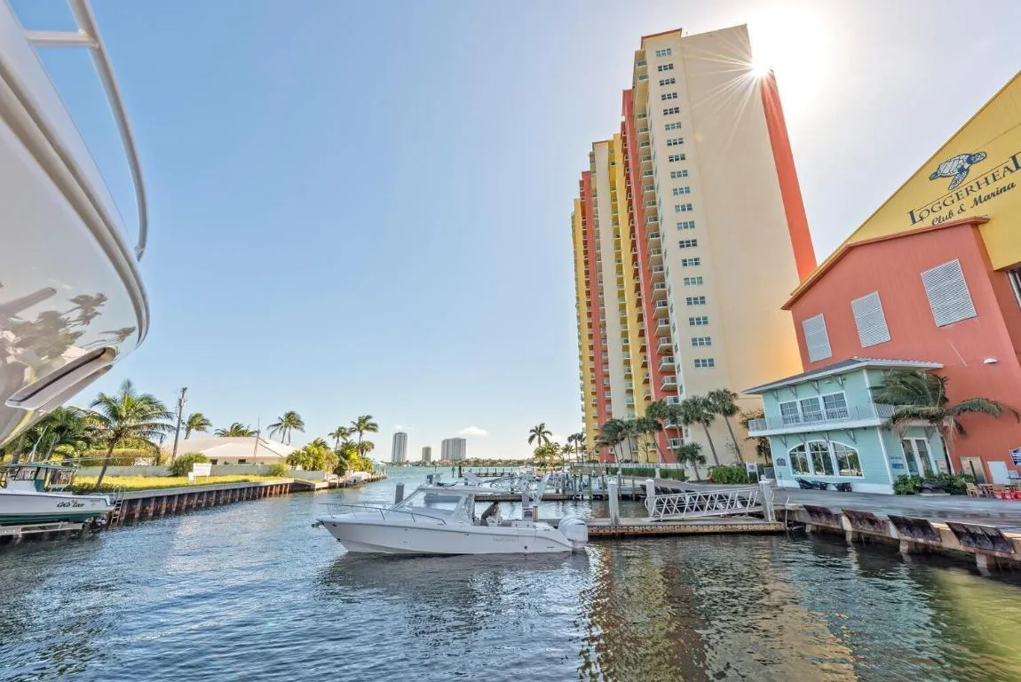 2650 Lake Shore Dr Unit 1602-large-004-0