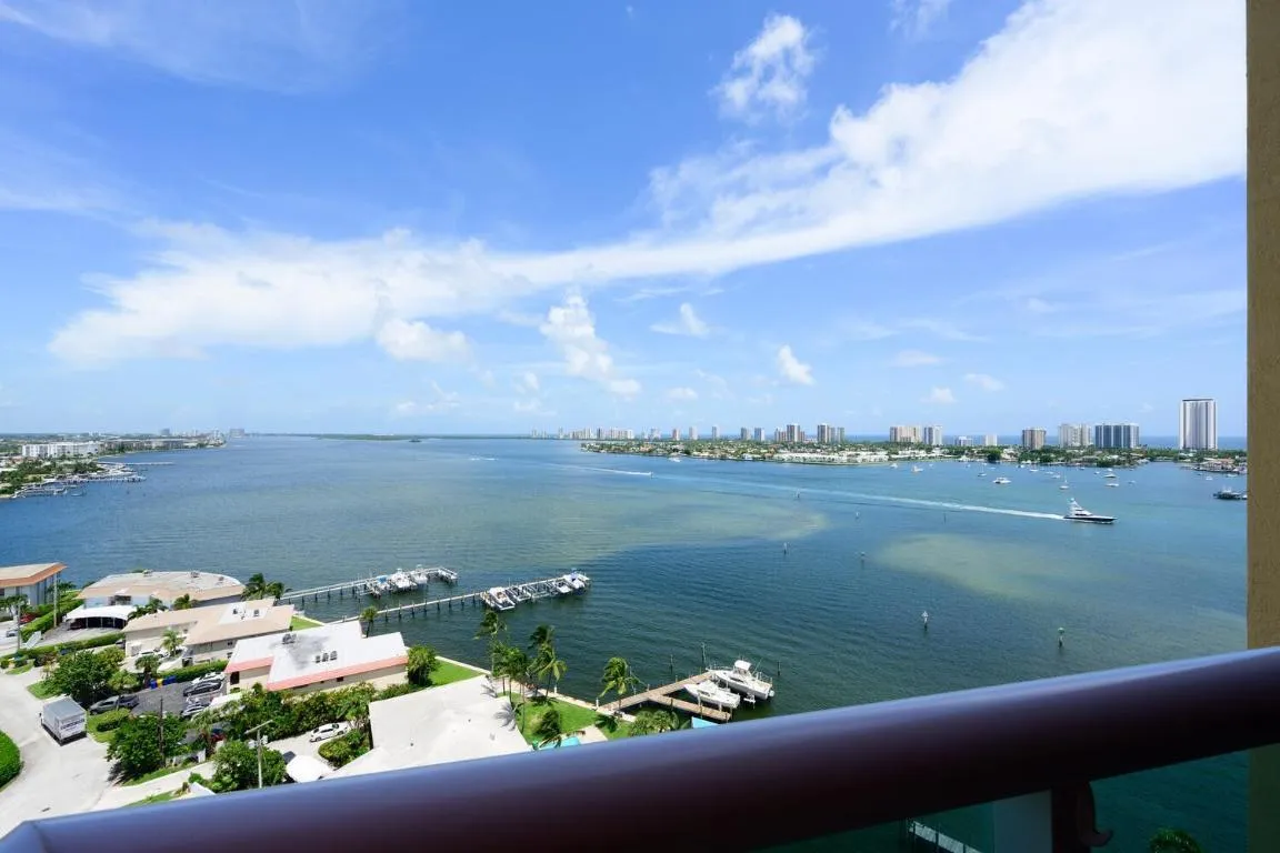 2650 Lake Shore Dr Unit 1602-large-020-0