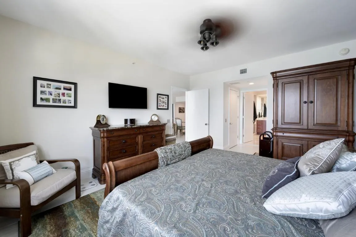 2650 Lake Shore Dr Unit 1602-large-027-0