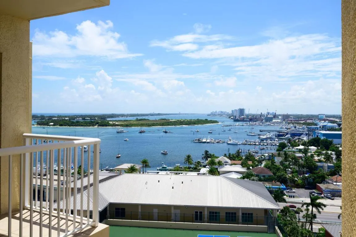 2650 Lake Shore Dr Unit 1602-large-031-0