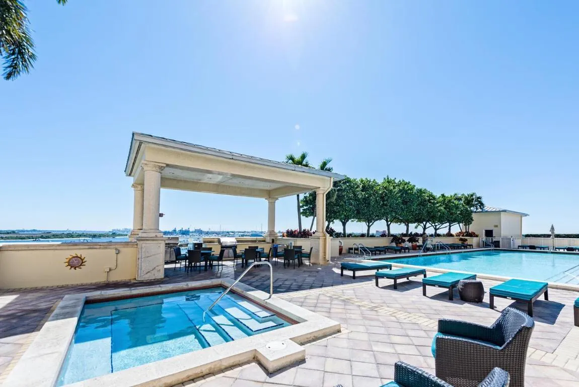 2650 Lake Shore Dr Unit 1602-large-008-0