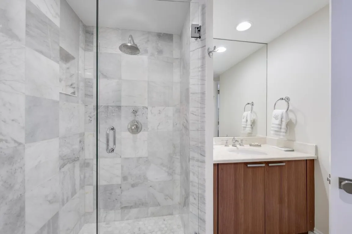 2650 Lake Shore Dr Unit 1602-large-010-0