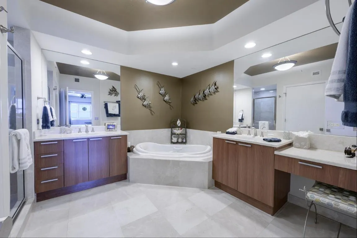2650 Lake Shore Dr Unit 1602-large-024-0