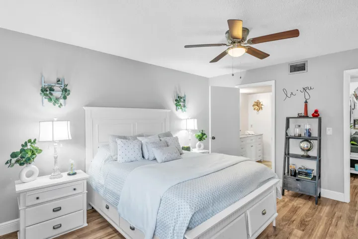 Master bedroom (2)