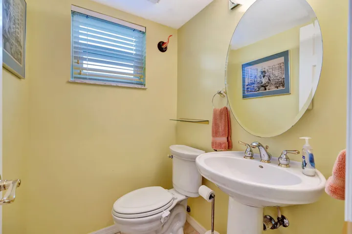1/2 bath downstairs