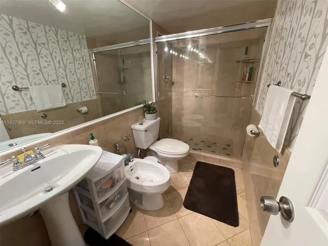 2nd Bathroom
