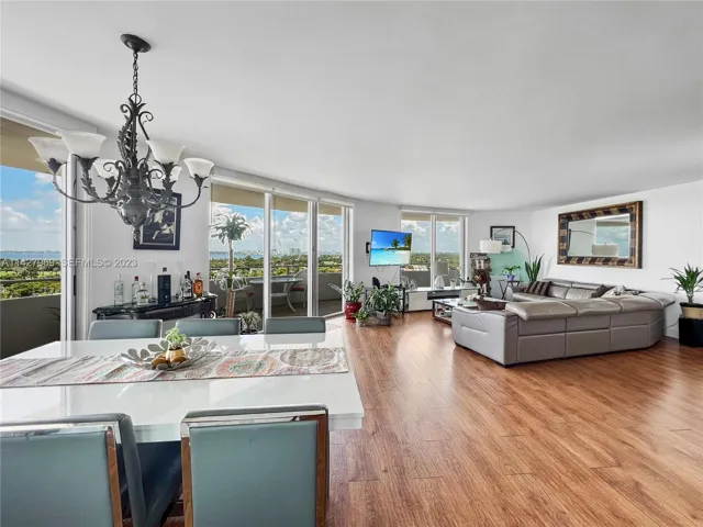 Enormous Rotunda Living Room with 180 degree views !