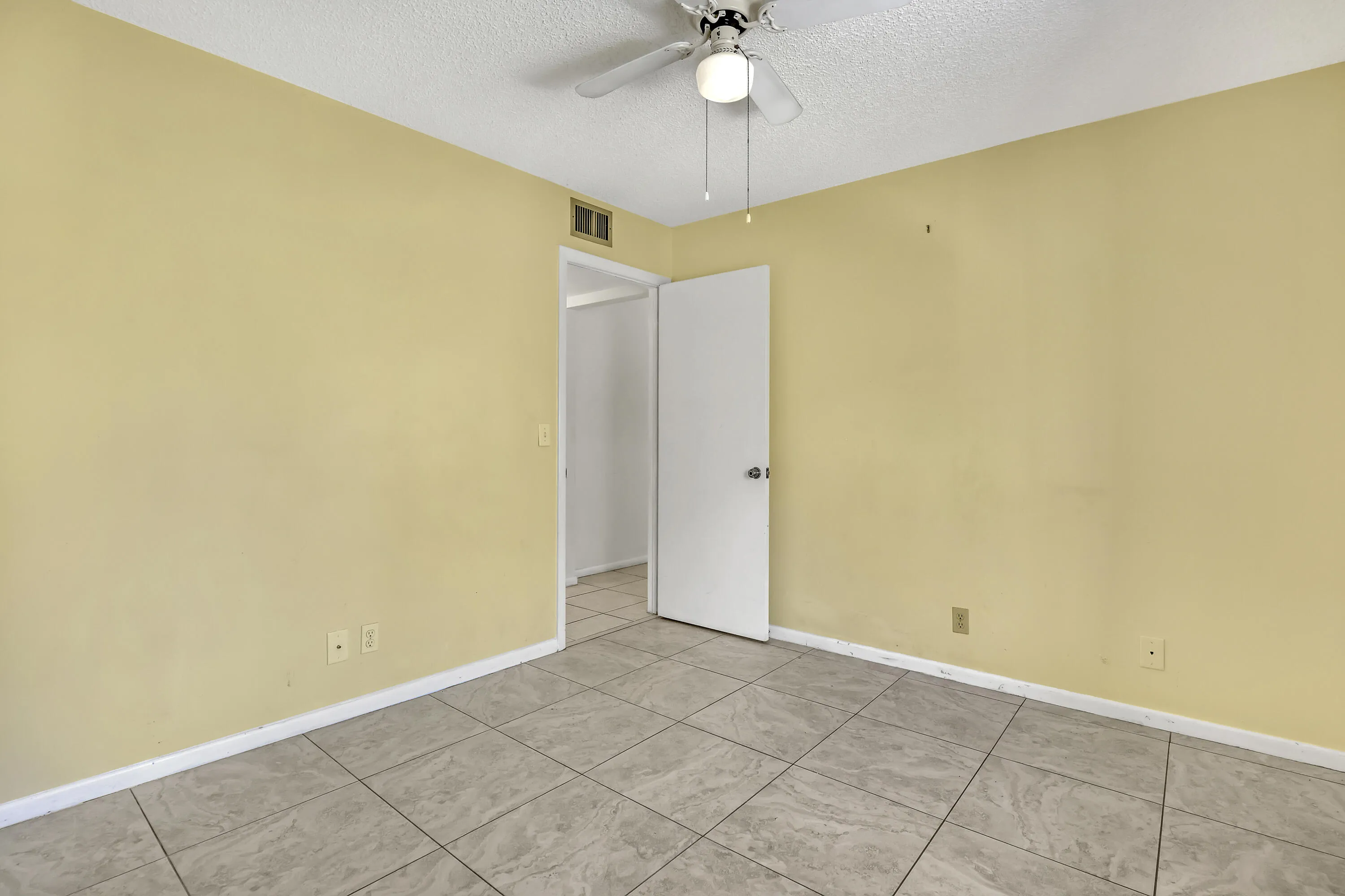 436 Pine Glen #C2 (24)