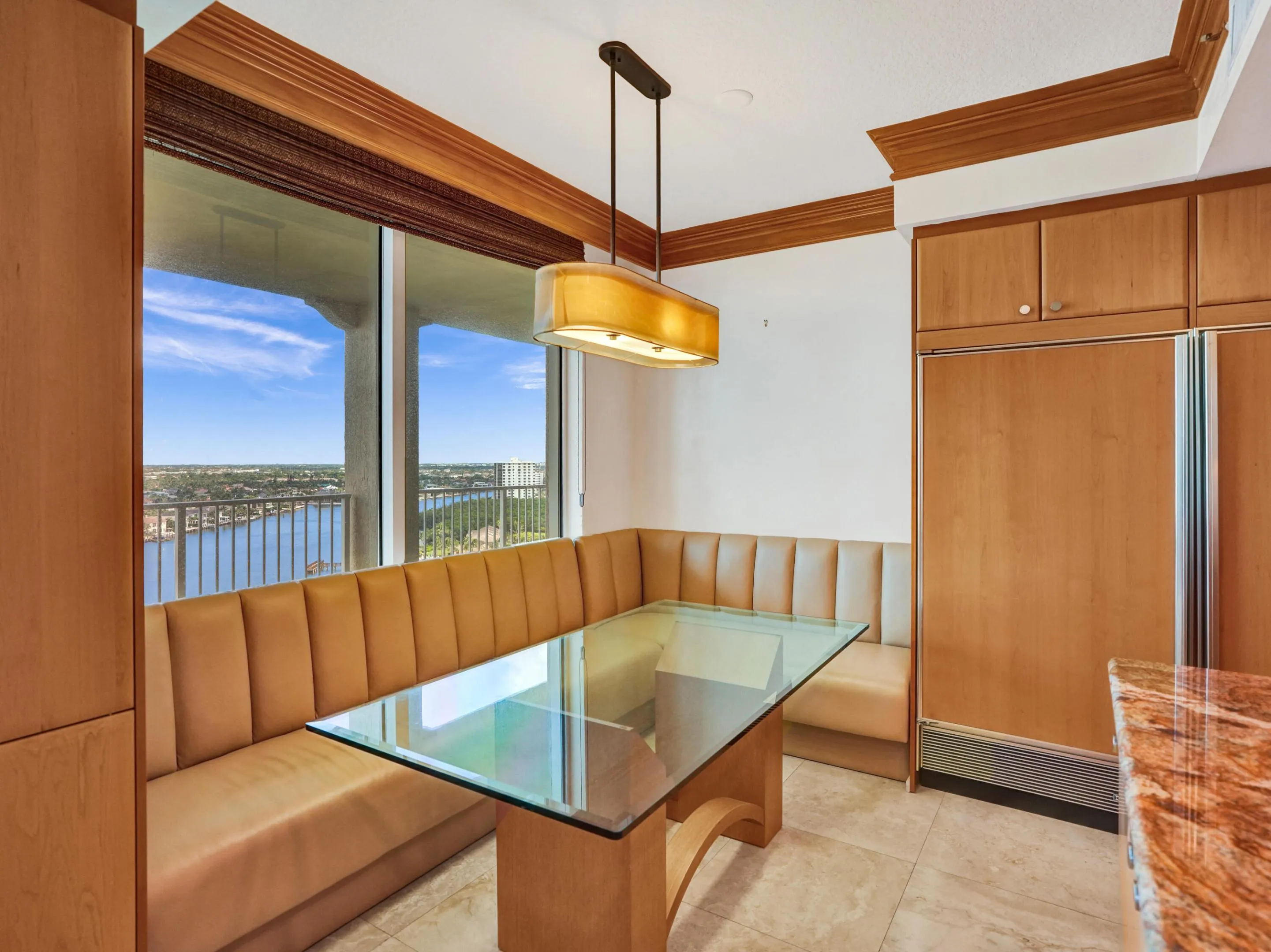 AMAZING VIEWS FROM EVERY ROOM!