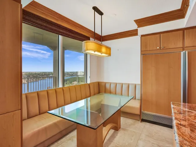 AMAZING VIEWS FROM EVERY ROOM!