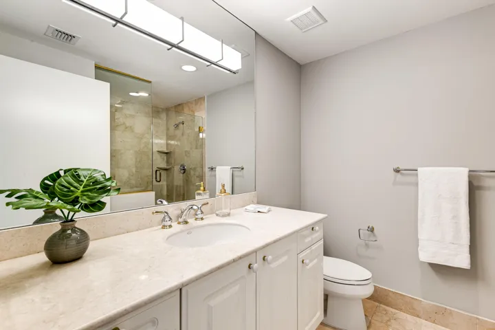 3RD EN SUITE BATHROOM