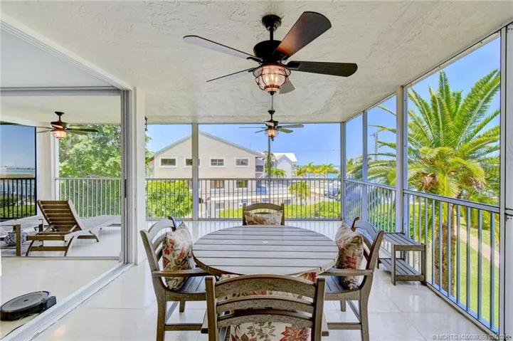 Fantastic Balcony - Loads of Privacy