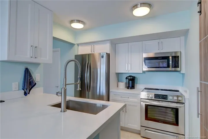 Cabinet Space Below Island
