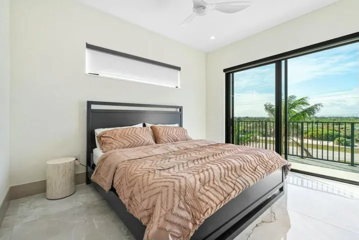 MODEL HOME FURNISHED KING