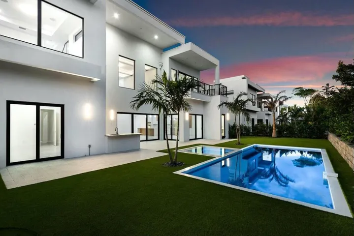 TWILIGHT BACKYARD