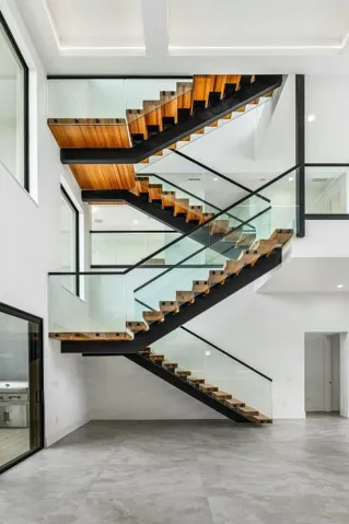 FLOATING STAIRS