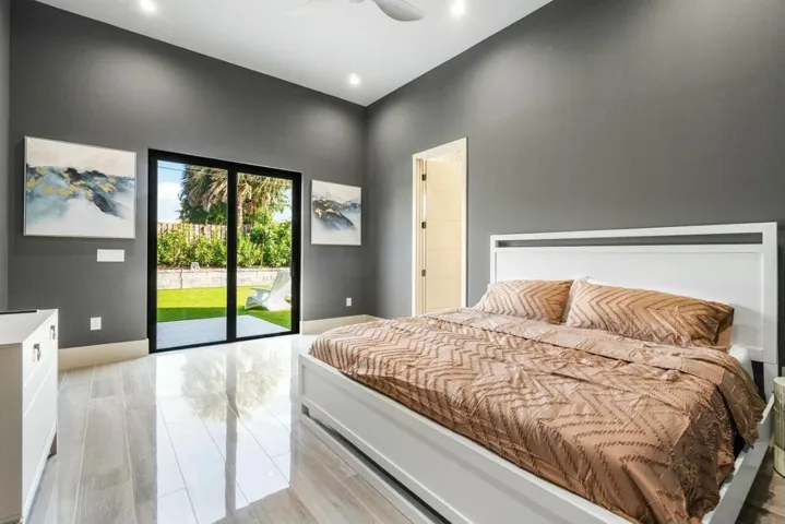 MODEL HOME FURNISHED KING
