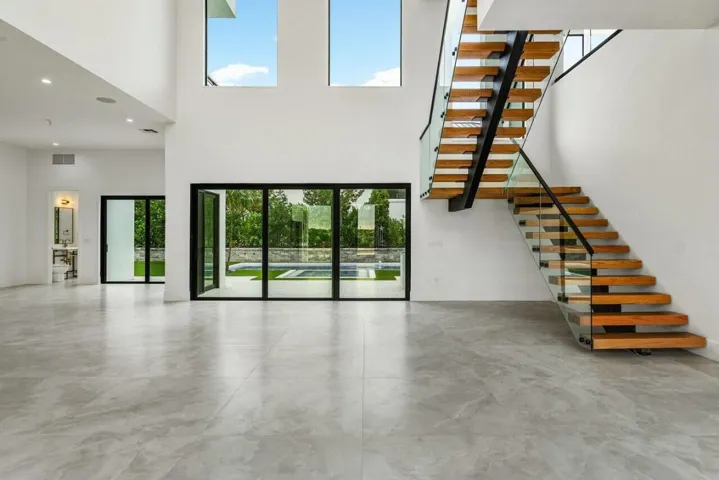 VIEW TO BACKYARD