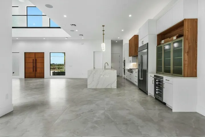 KITCHEN WEST SHOT
