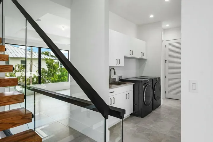 SECOND FLOOR LAUNDRY