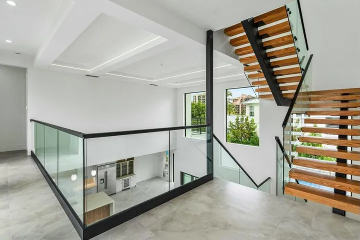SECOND FLOOR LANDING