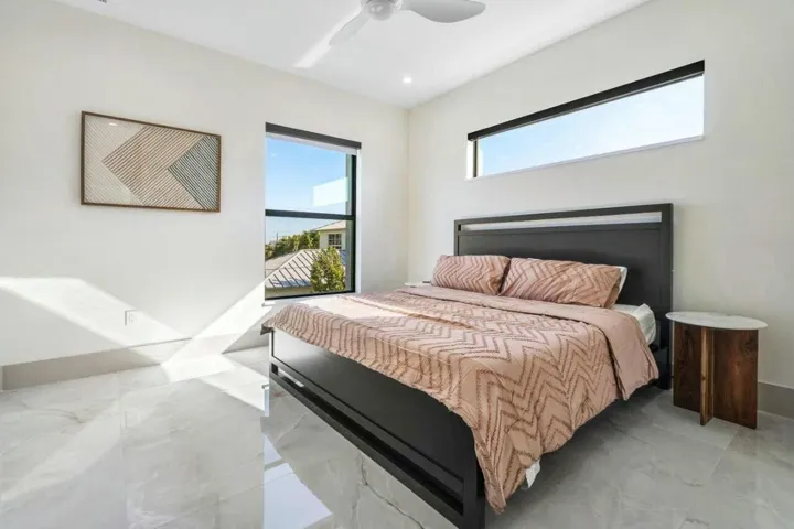 MODEL HOME FURNISHED KING