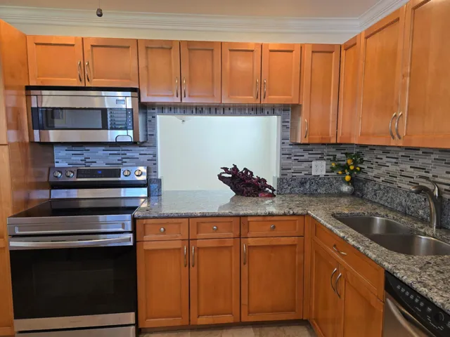 DESIGNER KITCHEN