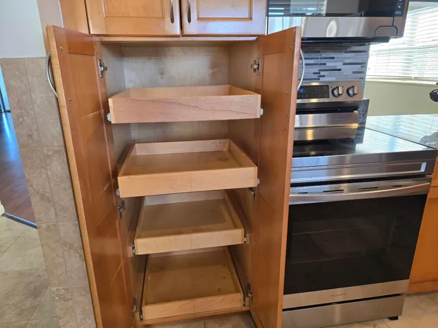 CABINETS HAVE PULL OUTS