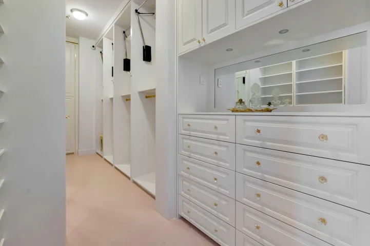Her Closet 23' w/ Electric Pulldown Rods