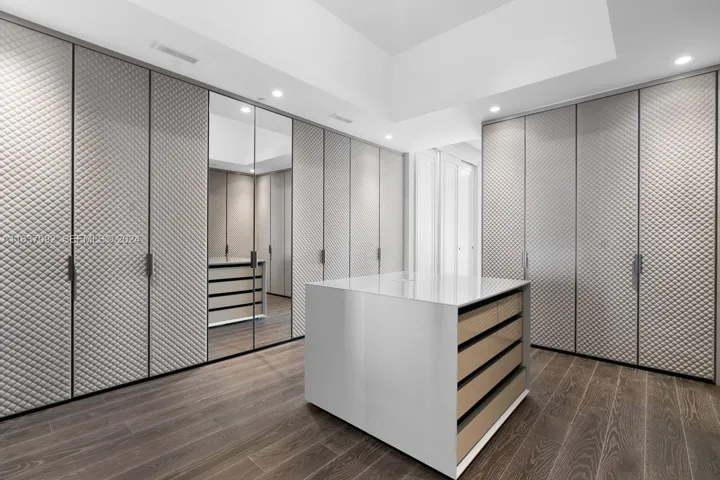 Walk in closet