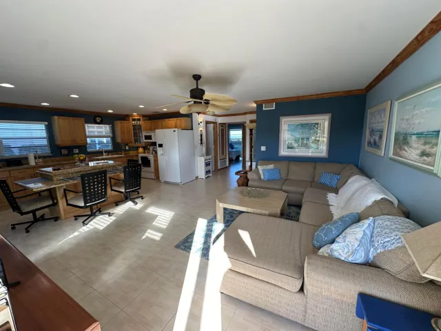 Del Mar interior photo