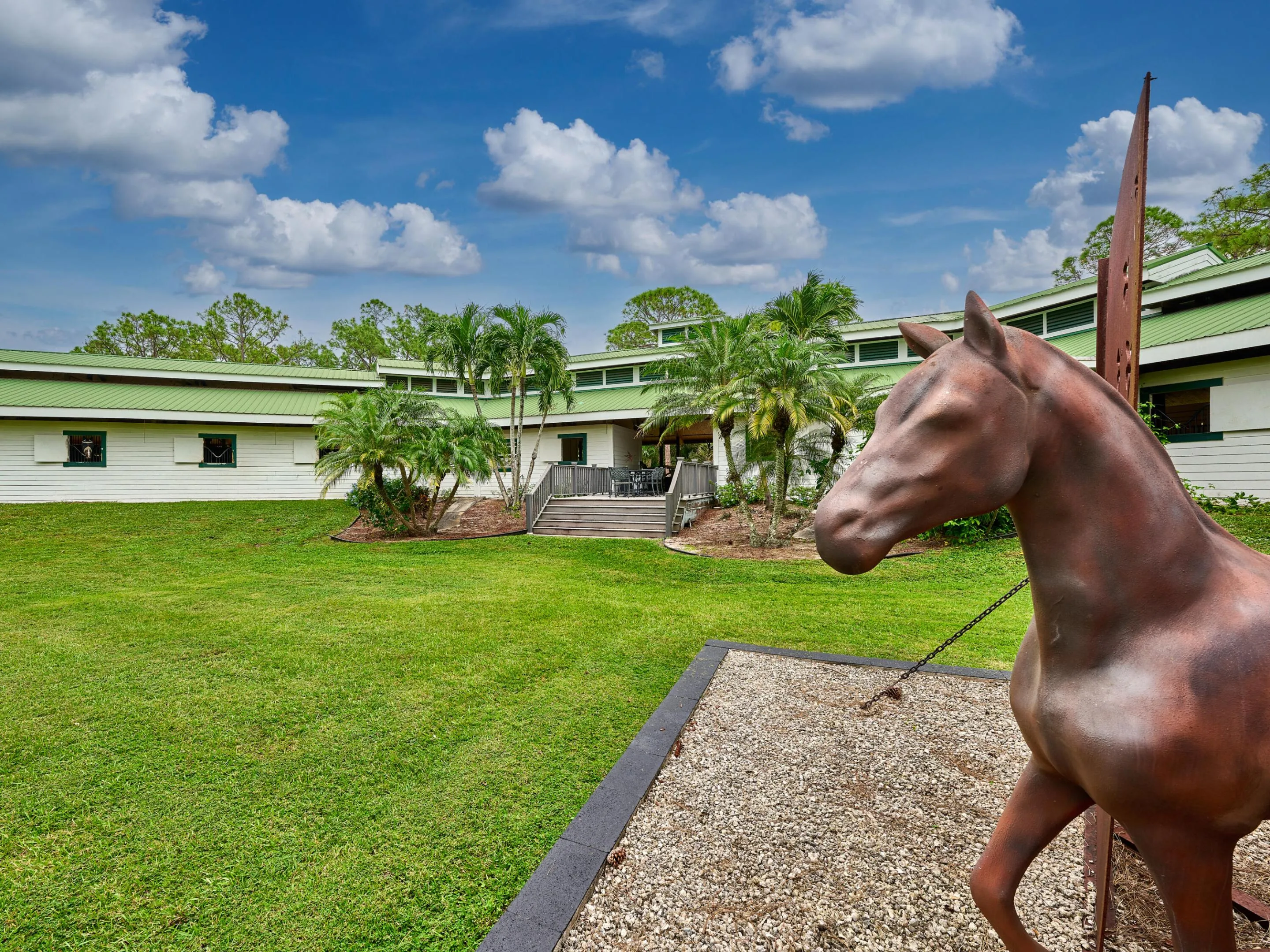 Also home to your help with 3 efficiency apartments and 1 full studio apartment for groomers, riders or rental.