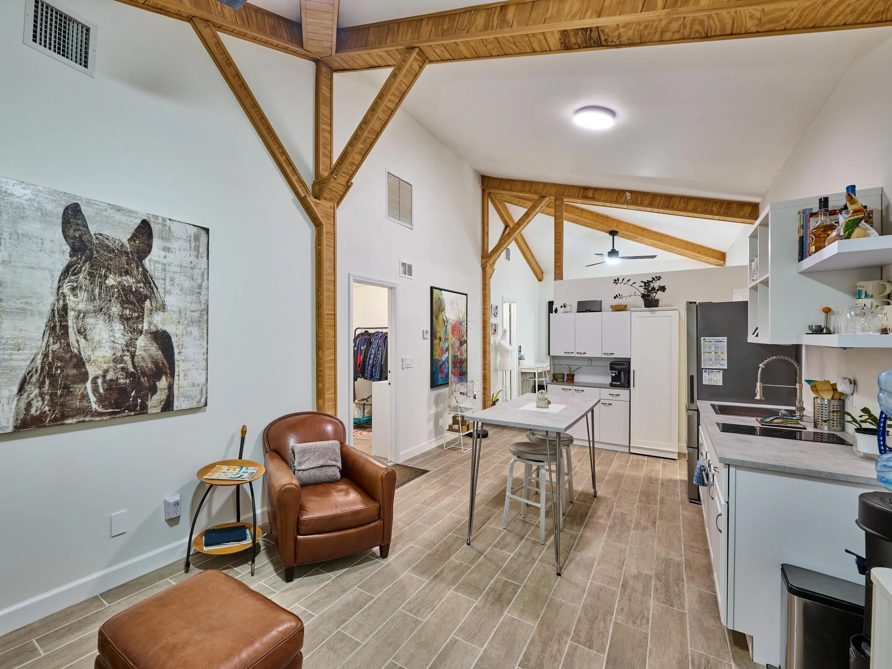 Studio apartments for riders, trainers, or staff housing. there are 3 others, smaller and perfect.