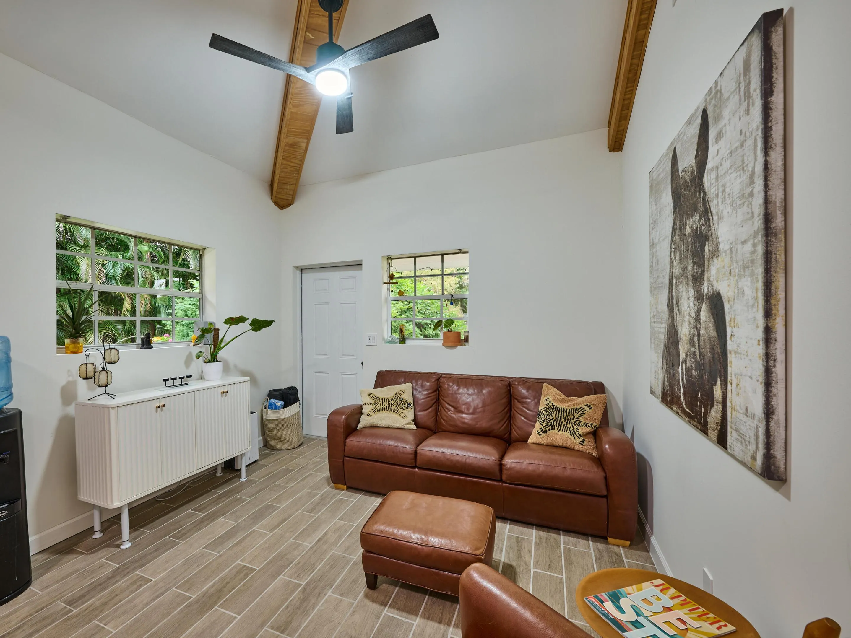 Trainers home on site is a lovely newly remodelled apartment with a screen enclosed porch