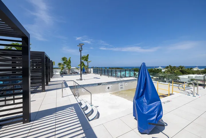 20-Caretta Rooftop Pool