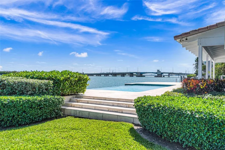 From garden up to the pool terrace