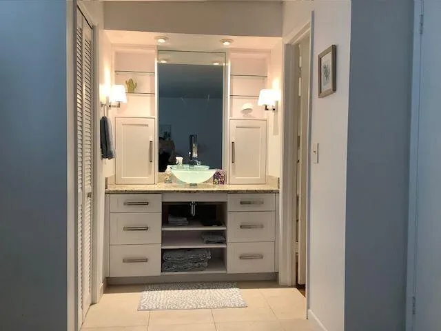 9209VanityEnSuitenew
