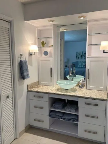 Master Vanity