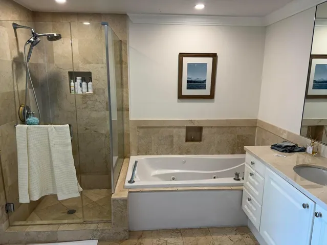 Bath with Tub