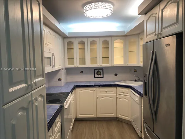 Kitchen with Delph blue tiles