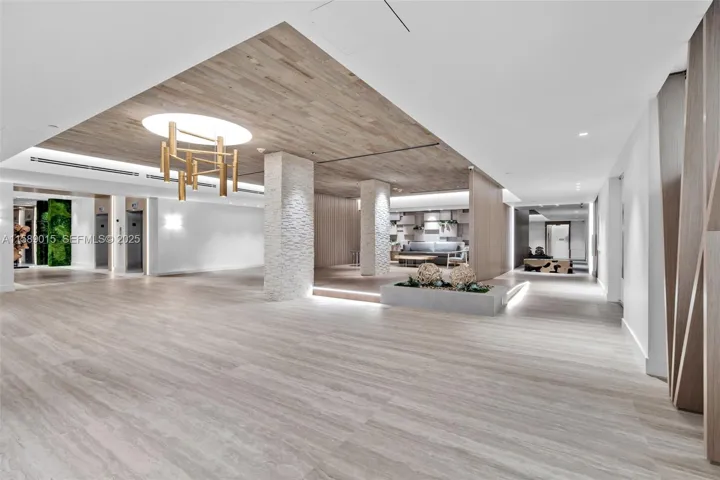 Entrance /Lobby