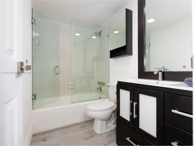 2nd bathroom