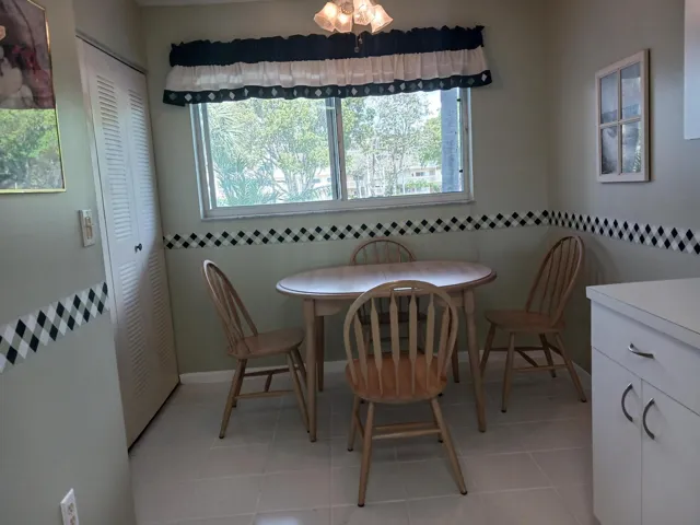 Eat in kitchen